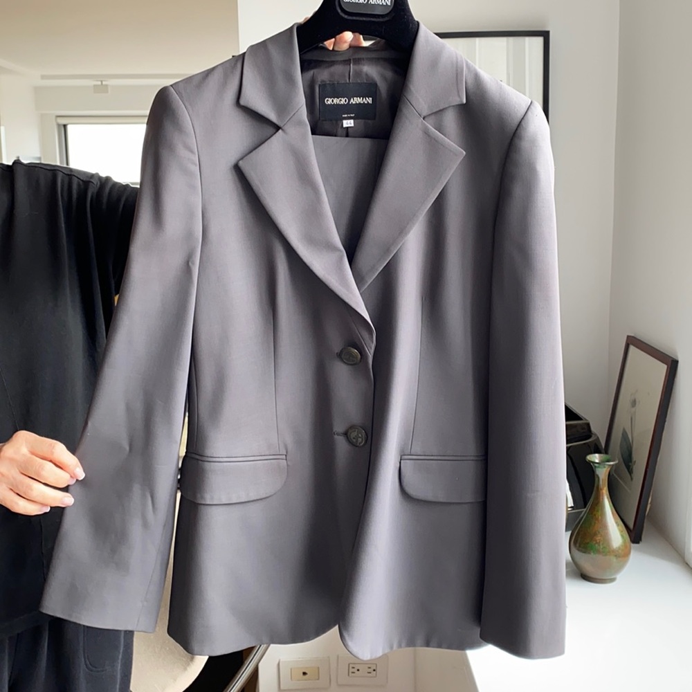 Giorgio Armani Women’s Size 44 two button blazer
